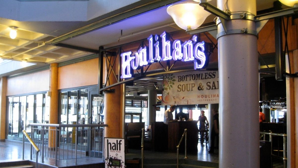 What Are The Vegan Options At Houlihan’s? (Updated Guide)